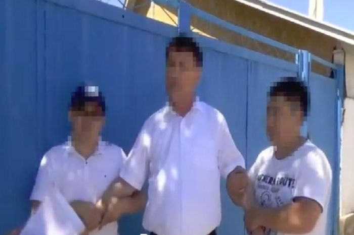 ​Басқарма басшысы 50 мың доллар аламын деп 2 млн теңгемен ұсталды