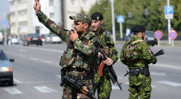 Шешенстанда белгісіз біреулер полиция бөлімшесіне шабуыл жасады