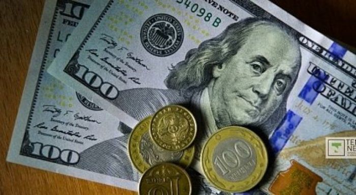 Экономист теңгенің бірден арзандау себебін түсіндірді