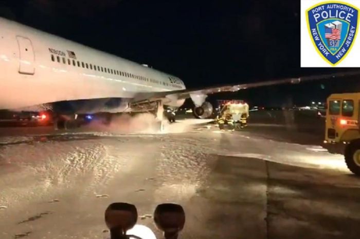 ​Нью-Йорк әуежайында ұшақ әуеге көтерілер сәтте жанып кетті 