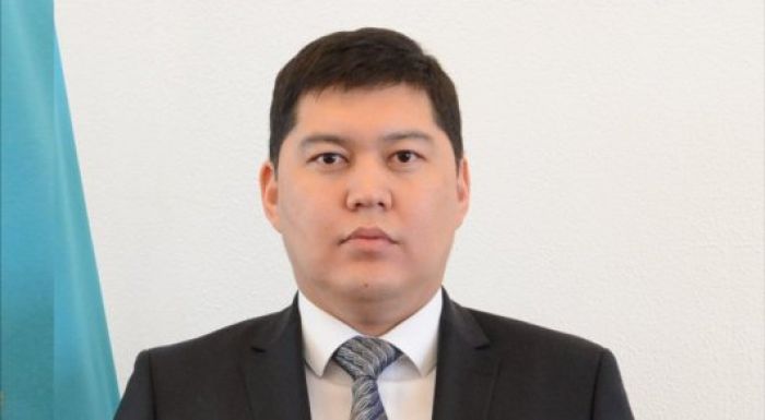 Өскеменнің экс-әкімі Қуат Тұмабаев полицейлерді сотқа берді