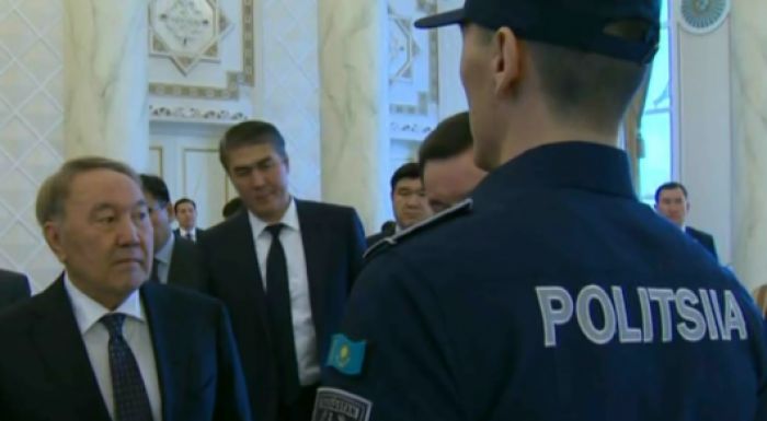 POLITSIIA: Назарбаев полицейлердің жаңа формасымен танысты