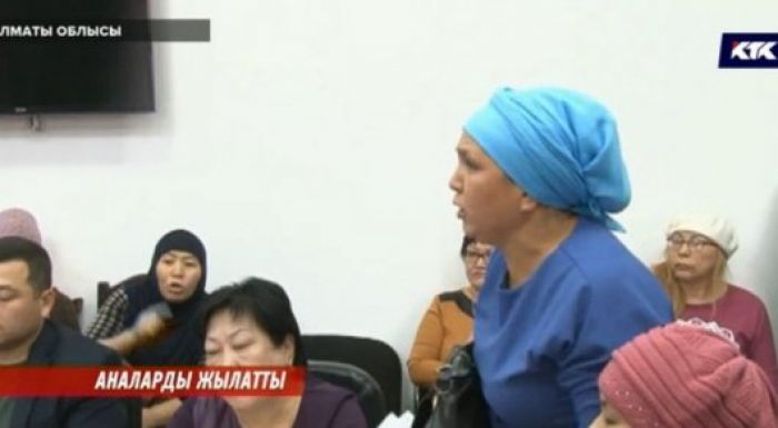 ​"Мұндай құрметтің керегі жоқ": Ашынған аналар алтын алқадан бас тартты
