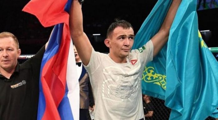​Дамир Ысмағұлов UFC-ге неге екі елдің туын ұстап шыққанын түсіндірді 
