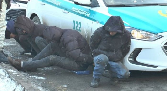 ​Алматыда күндізгі уақытта пәтер тонаумен айналысқан қылмыстық топ құрықталды