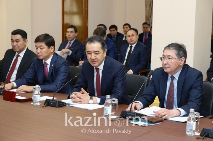 ​Жас ғалымдар Бақытжан Сағынтаевқа ғылымдағы проблемалар туралы айтты 