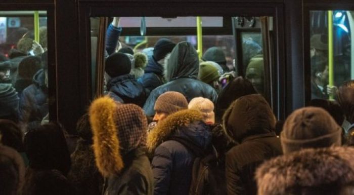 ​Астанада аязда оқушыны автобустан түсіріп кеткен: Оқушының анасы шағымын қайтып алды