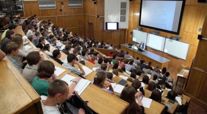 ​"Гранттарымен және шәкіртақыларымен алдайды". Назарбаев жастардың елден кетуі жайлы