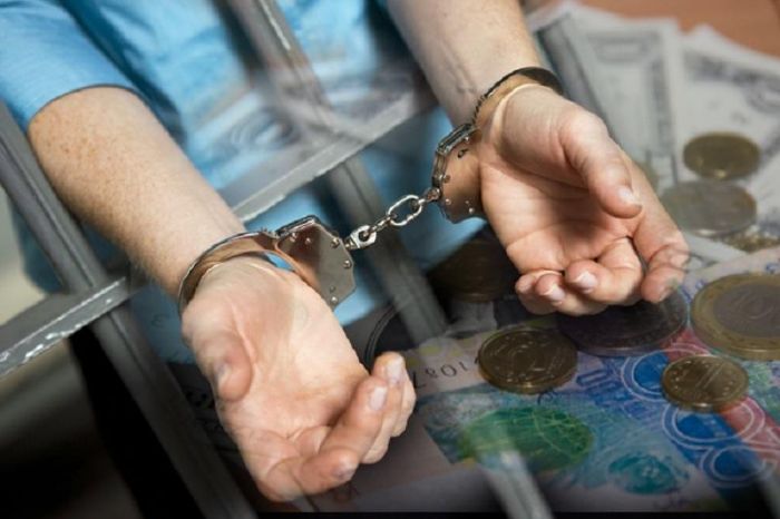 ​Пара алған бірнеше лауазымды қызметкер қамауға алынды 