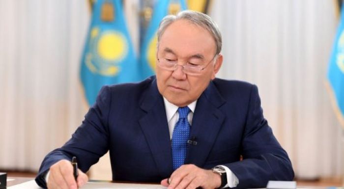 Назарбаев дәрі-дәрмек бағасын реттейтін заңға қол қойды