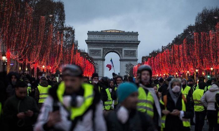 ​Франция билігі «сары жилет» акциясына қатысқандардың барлығын жауапкершілікке тартпақ 