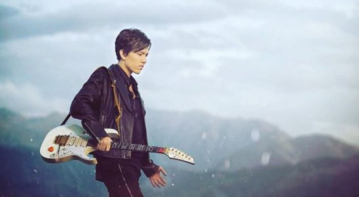 ​Димаш Құдайберген бейнебаян түсіру үшін Испанияға аттанды 