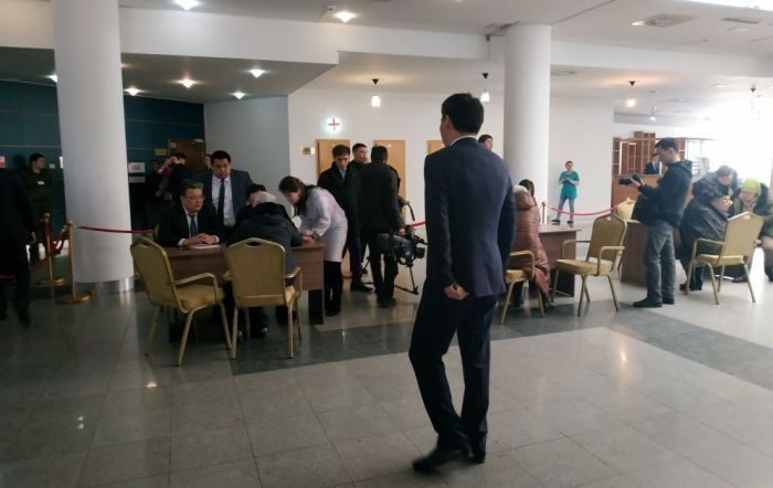Астана әкімі көп балалы аналармен кездесуге мәжбүр болды