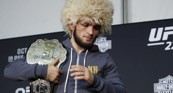 Хабиб Нурмагомедов қазақ қызына бағалы сыйлық тарту етті