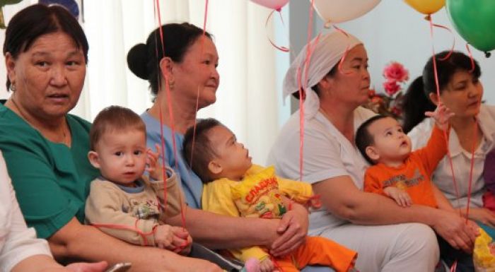 Маңғыстауда көп балалы отбасыларға 100 мың теңге төленеді