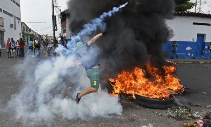 Венесуэла азаматтық соғыстың қаупінде тұр
