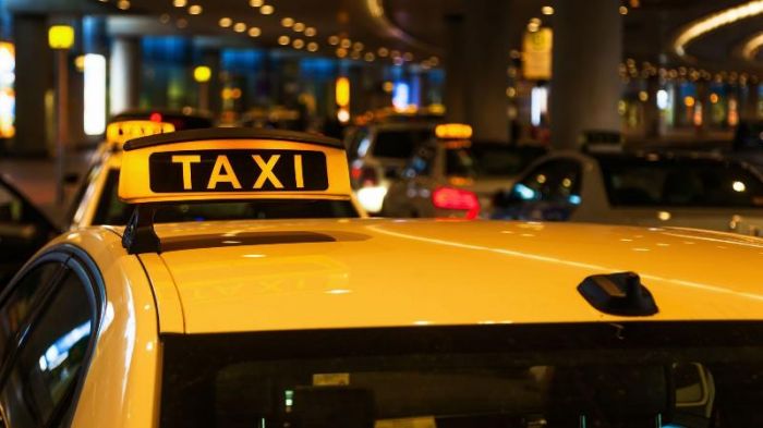 Алматылық таксист әуежайдан қала ортасына дейін жолаушыны 23 мың теңгеге жеткізген