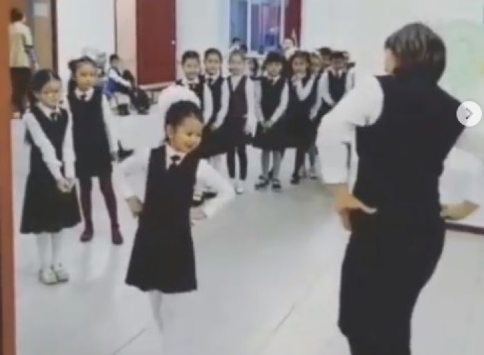 Ерке Есмаханның туған жеңгесі желіде жұлдыз болды (видео)