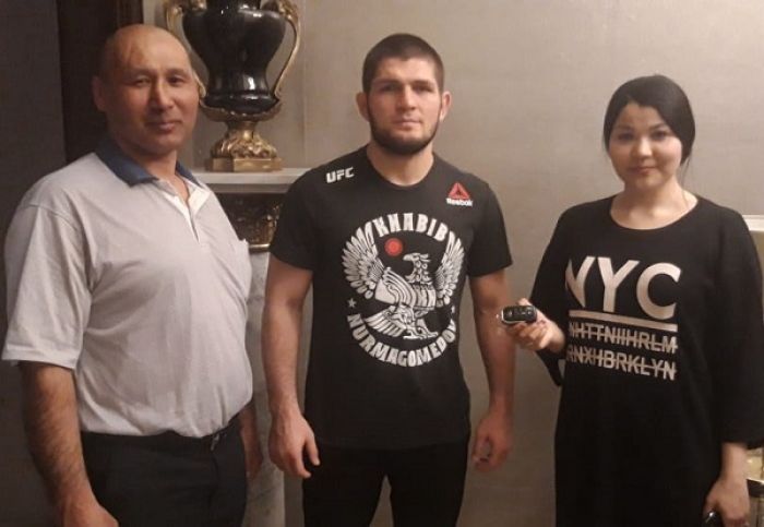 Хабибтің қолынан Toyota-ның кілтін алған ақтөбелік ару ұтыстың қалай болғанын айтты