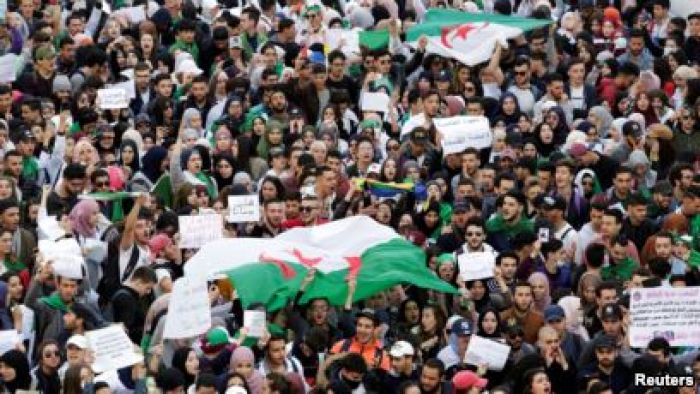Алжирде президенттің қайта сайланбауын талап еткен шерулер жалғасып жатыр