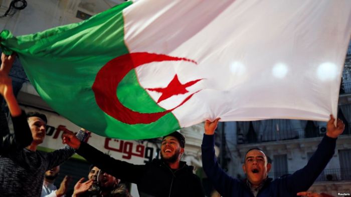 Алжир президенті Бутефлика сайлауға түспейтінін мәлімдеді