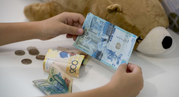 Бір үйде тұратын екі-үш отбасының табысы қалай есептеледі: еңбек министрі жауап берді 