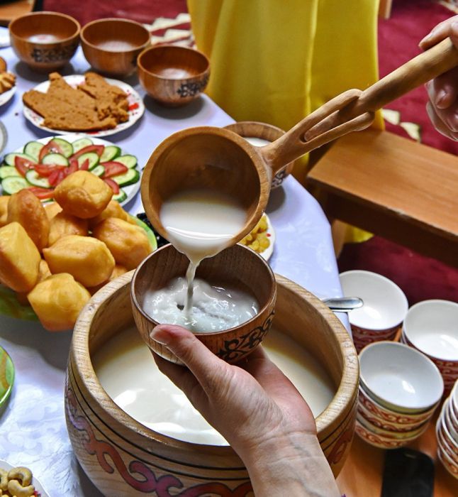 Мексикадан келген магистрант қыз қымыздың қасиетін зерттеп жүр