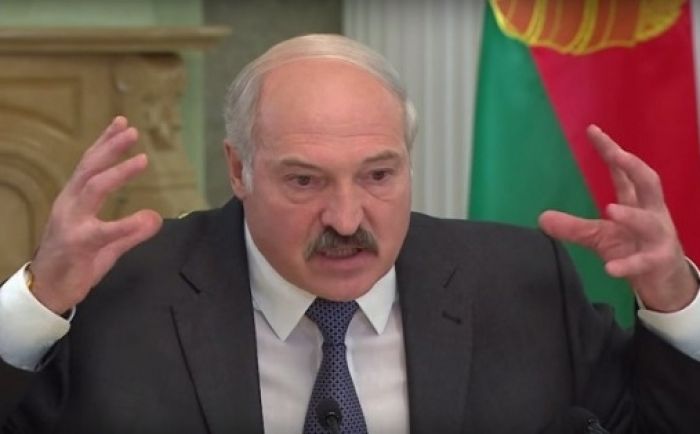 "Бәрін орнынан аламын" - Лукашенко облыс шенділерін қызметінен қуды