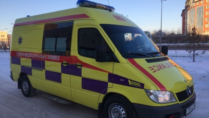 ​Ақсуда ер адамның өзін-өзі өртеуінен бір адам қайтыс болып, 13 адам жарақат алды 