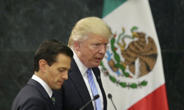 ​Трамп Мексика шекарасын жабу туралы ойынан бас тартты