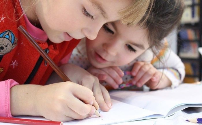 Балалар 6 жастан бастап мектепке баруға міндетті ме: Министр жауап берді