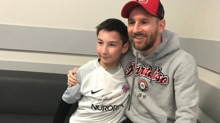 Қазақстандық жеткіншек Месси және "Барселона" жұлдыздарымен кездесті