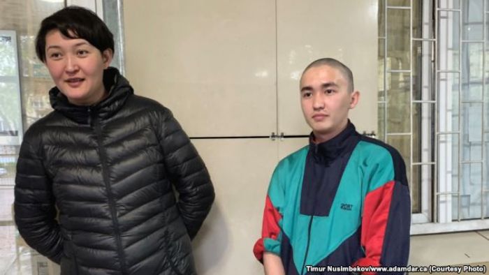 Қамалған белсенділерге қысым жасалғаны хабарланды