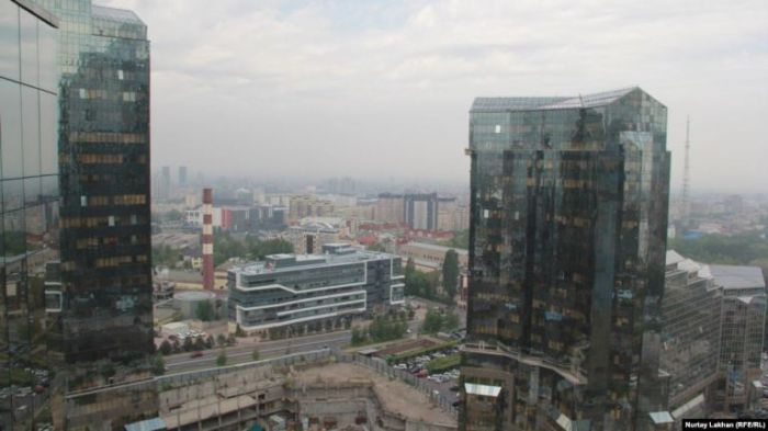 Алматы маңында қоқыс полигоны өртеніп, түтін иісі қалаға тарады