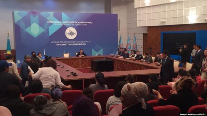 Астанада жетпіске жуық наразы ананы әкім Сұлтанов қабылдады