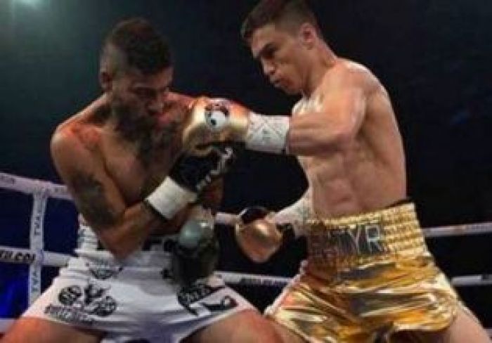 Батыр Жүкембаев қарсыласын бірінші раундта нокаутқа жіберді