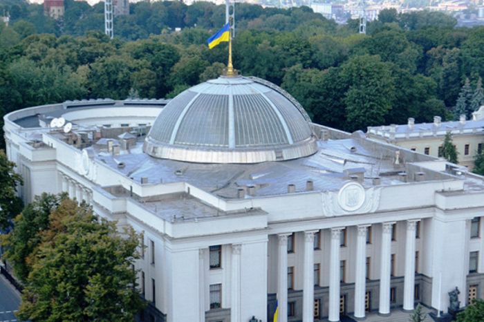 Украина Жоғарғы Радасы тарады: Кезектен тыс сайлау 21 шілдеде өтеді 