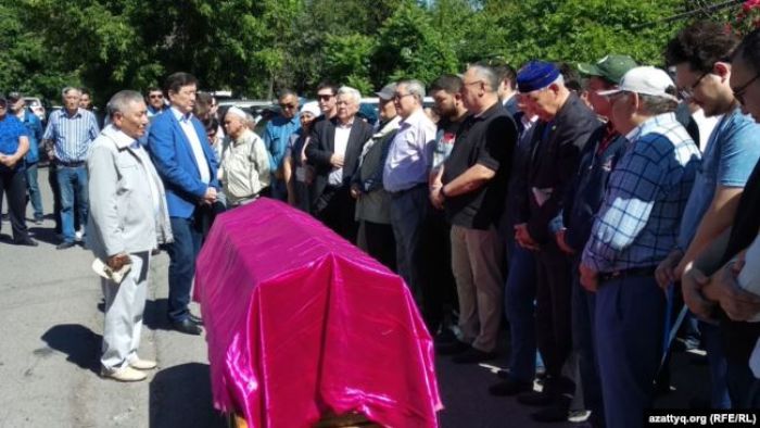 Алматыда журналист Розлана Таукинаны ақтық сапарға шығарып салды