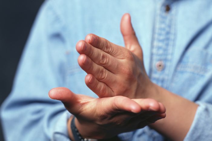 Мемлекеттік қызметшілерге дактильді және ыммен сөйлеу тілі оқытылмақ 