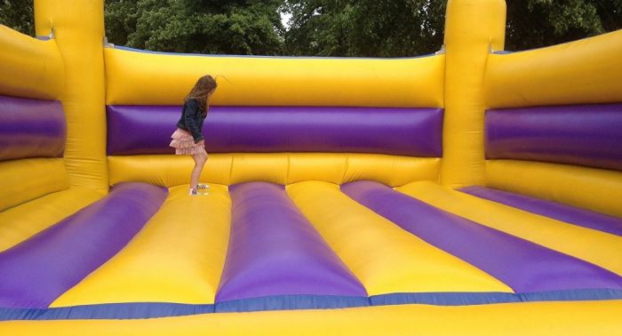 Балаларды батутқа апаруға болмайды - министрлік себебін түсіндірді