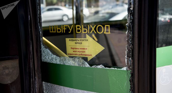 Алматы облысында жолаушылар автобусы көпірден құлады