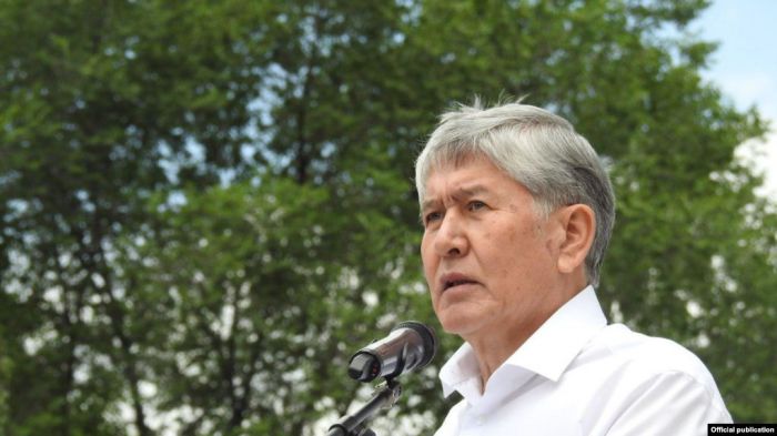 Қырғызстан парламенті Атамбаевты тиіспеушілік мәртебесінен айырды