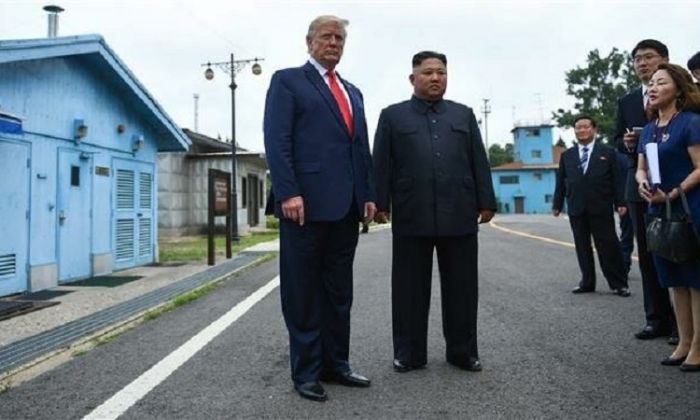 Солтүстік Кореяға барған алғашқы АҚШ президенті: Трамп пен Ким үшінші рет кездесті 