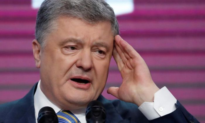 Петр Порошенко отбасымен бірге Украинадан кетті