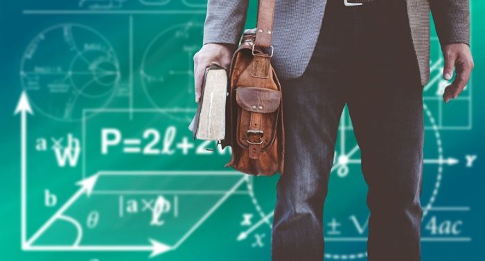 Білім министрі оқытушылардың жаппай жұмыстан қуылуына қатысты түсініктеме берді