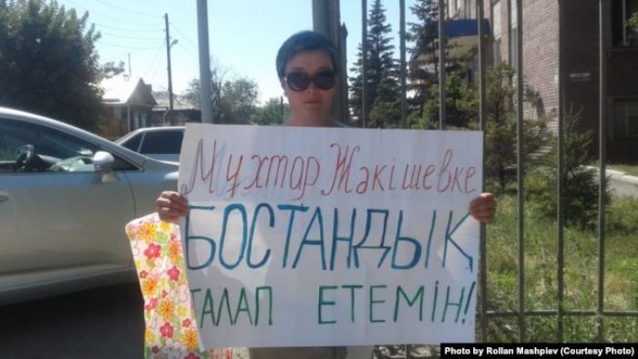 Семейде белсенділер Жәкішевке бостандық талап етіп акция өткізді