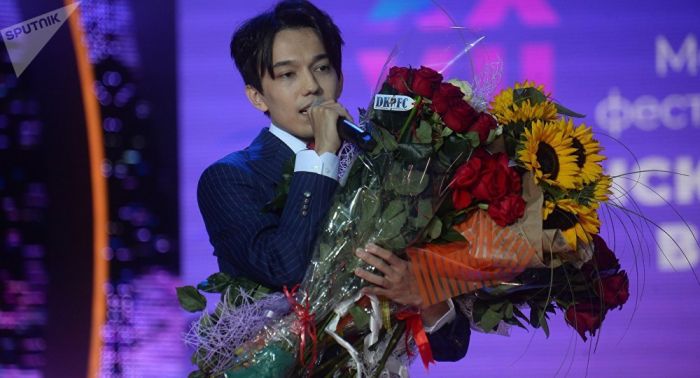 "Әлемнің халық әртісі": Димаш Ресейдің әйгілі әншілерін гүлсіз қалдырды 