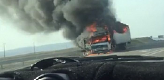  Маңғыстау облысындағы тас жолда жүк көлігі өртенді