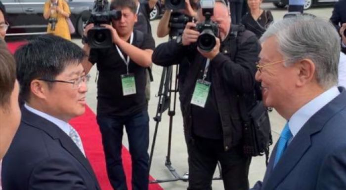 Қазақстан Президенті Ханчжоу қаласына ұшып келді 