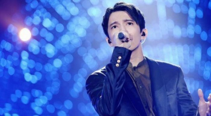 Димаш Құдайберген қытайлық мектеп оқулығының беттерінде жүр